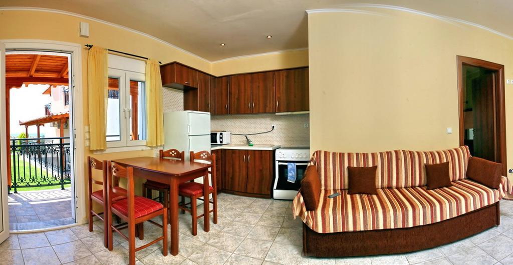 Yakinthos Garden Apartment Anaxos Exterior photo